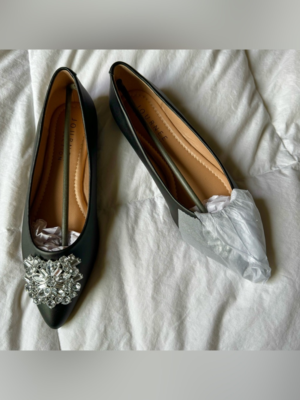 Journee Collection Renzo Bejeweled Flat in Black Size 7.5W